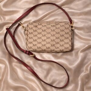 👜Michael Kors Jet Set Signature Canvas Beige Red Crossbody Purse Camera Bag